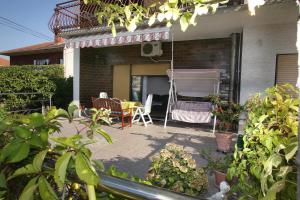 Vonkajšia záhrada v ubytovaní House Peri