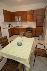 Kuchyňa alebo kuchynka v ubytovaní House Peri