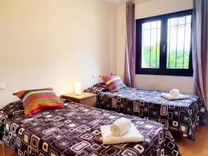A bed or beds in a room at CASA DE LA PLAYA: La Cala de Mijas Még 37 kép