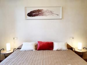 A bed or beds in a room at CASA DE LA PLAYA: La Cala de Mijas