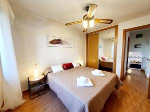 A kitchen or kitchenette at CASA DE LA PLAYA: La Cala de Mijas