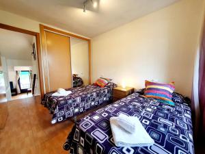 A bed or beds in a room at CASA DE LA PLAYA: La Cala de Mijas
