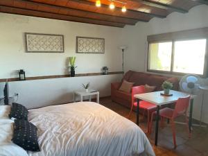 A bed or beds in a room at Air Conditioned "Casa Tropicana" Entire Villa or Individual Apartments Még 37 kép