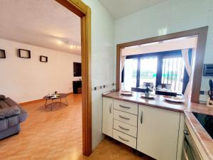 A kitchen or kitchenette at CASA DE LA PLAYA: La Cala de Mijas