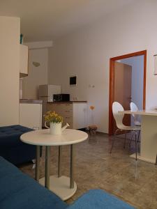 Küche/Küchenzeile in der Unterkunft Apartmani Bartulović
