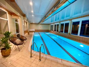 a large swimming pool in a building at Promes Mielno, Centrum, Kryty Basen, Sauna in Mielno