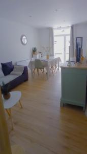Χώρος καθιστικού στο L'Escale Bretonne 6 personnes, proche mer et centre ville, jardin privé et clos +35 φωτογραφίες