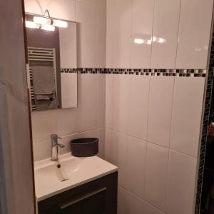 Bilik mandi di Studio 35m2 dans joli village proche mer