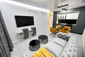 Televízia a/alebo spoločenská miestnosť v ubytovaní Sigma Exclusive Apartment