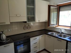 Una cocina o zona de cocina en Sabbia di Marinella