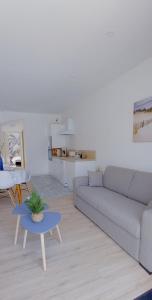 Χώρος καθιστικού στο L'Escale Bretonne 4 personnes, proche mer, jardin privé clos et indépendant, appartement en rez de chaussé