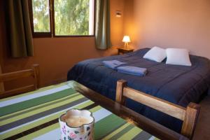 a small bedroom with a bed and a window at El Aromito Hospedaje in Tilcara