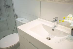 A bathroom at Mar y Playa de Martín, 2B