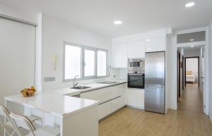 A kitchen or kitchenette at Mar y Playa de Martín, 2B