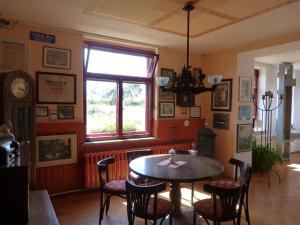 a dining room with a table and chairs and a window at Waldhaus Colditz Garni in Colditz