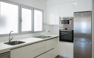 A kitchen or kitchenette at Mar y Playa de Martín, 2B