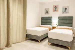 En eller flere senge i et værelse på Apartamentos Kouohana