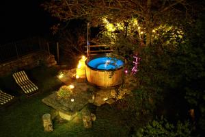 an outdoor hot tub with lights in a yard at night at Acquasalsa in Agnone