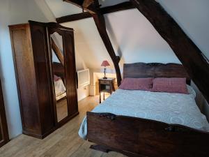 Łóżko lub łóżka w pokoju w obiekcie Gîtes Le clos de Veyrignac