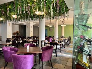 Hotel Poza Rica Centro tesisinde bir restoran veya yemek mekanı