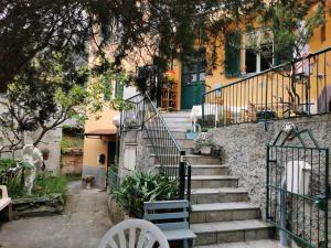 a set of stairs in front of a house at Itaca in Varazze