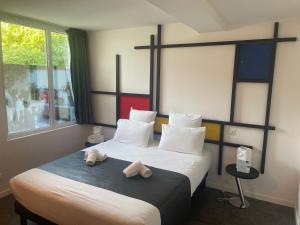 Un pat sau paturi într-o cameră la Hôtel Casita del Mar
