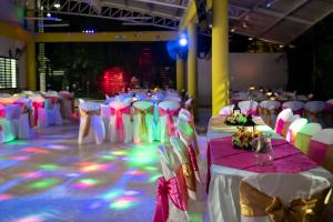 Fotografie z fotogalerie ubytování Solaris Hotel v destinaci Villavieja + 37 fotografií