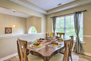 Foto sihtkohas Covington asuva majutusasutuse Charming Covington Home with Fire Pit and Game Room! galeriist