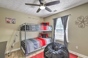 Voodi või voodid majutusasutuse Charming Covington Home with Fire Pit and Game Room! toas