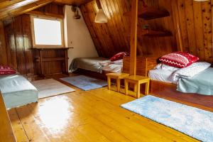 a room with two beds in a wooden cabin at Ostoya Sulistrowiczki in Sulistrowiczki