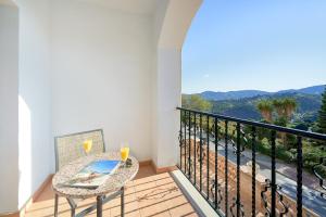 a dining room with a balcony overlooking the ocean at Hotel Villa Frigiliana in Frigiliana