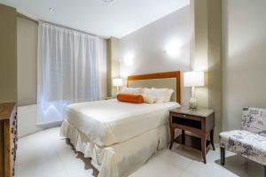 Una cama o camas en una habitación de Handelskade City Suites