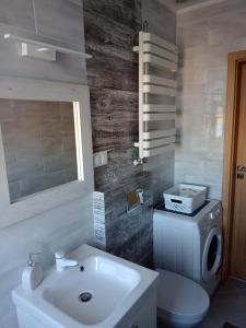 Kúpeľňa v ubytovaní Apartament nad Jeziorakiem + 25 fotografií