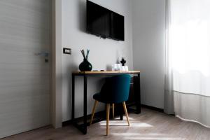 Televízia a/alebo spoločenská miestnosť v ubytovaní Adrian's B&B