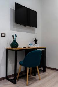 Televízia a/alebo spoločenská miestnosť v ubytovaní Adrian's B&B