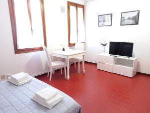 TV a/nebo společenská místnost v ubytování Vivaldi apartment