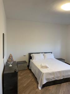 A bed or beds in a room at Villa Daniele