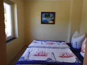 A bed or beds in a room at Strandhaus Florimar