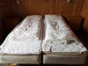 two beds sitting next to each other in a room at Lensmansgarden Fjøsen in Innfjorden