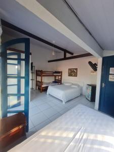 a large bedroom with two beds and a bed istg at Pousada Salvatore in Arraial do Cabo