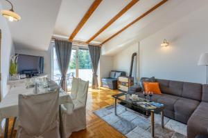 TV a/nebo společenská místnost v ubytování Apartments Villa Bare