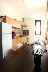 Kuchyň nebo kuchyňský kout v ubytování Elekes Apartmans