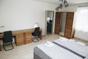 A bed or beds in a room at Alisa Apartments