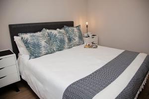 Postel nebo postele na pokoji v ubytování Aloe Aloe Cottage + 27 fotografií