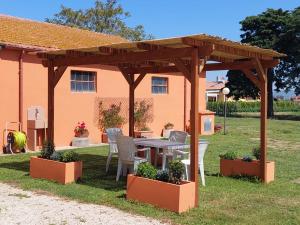 Taman di luar Agriturismo Il Pescinone