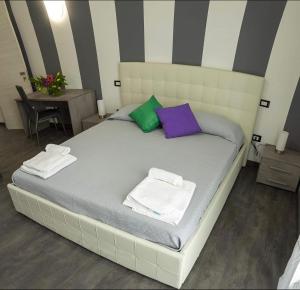 Een bed of bedden in een kamer bij A Tre Piani Sul Mare