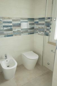 A bathroom at A Tre Piani Sul Mare Még 11 kép