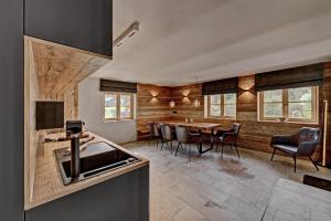 a kitchen and dining room with a table and chairs at Eibele Chalets in Oberstaufen