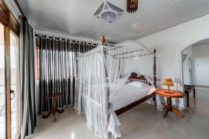 Postel nebo postele na pokoji v ubytování Seaview Deepal villa