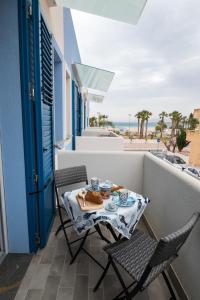 A balcony or terrace at MARE e Terra Holiday fronte mare